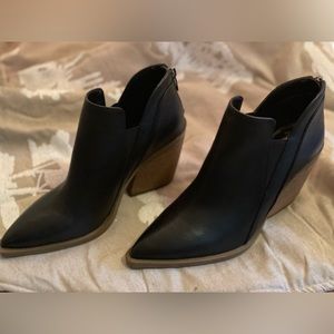 Gradina Block Heel Bootie Vince Camuto 7M